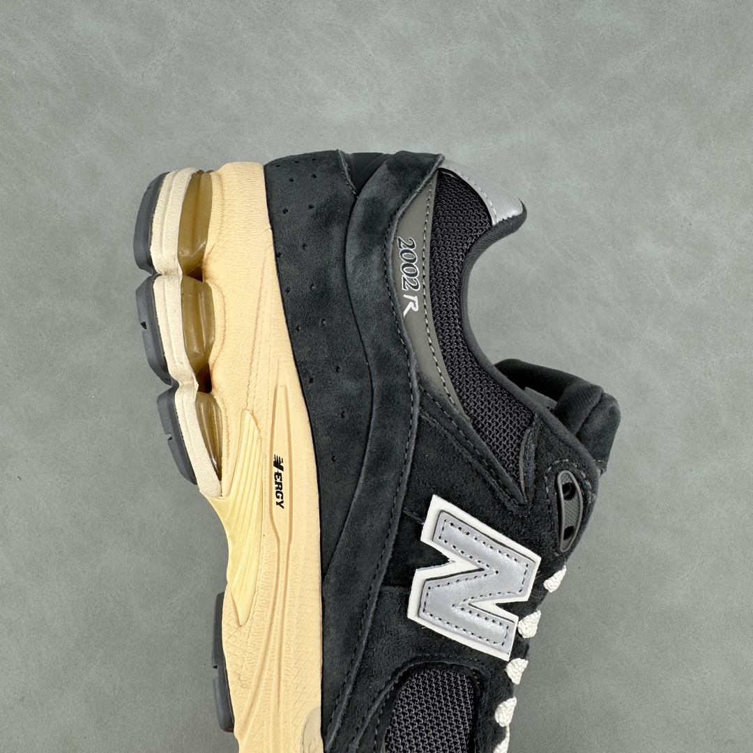 New Balance NB 2002R